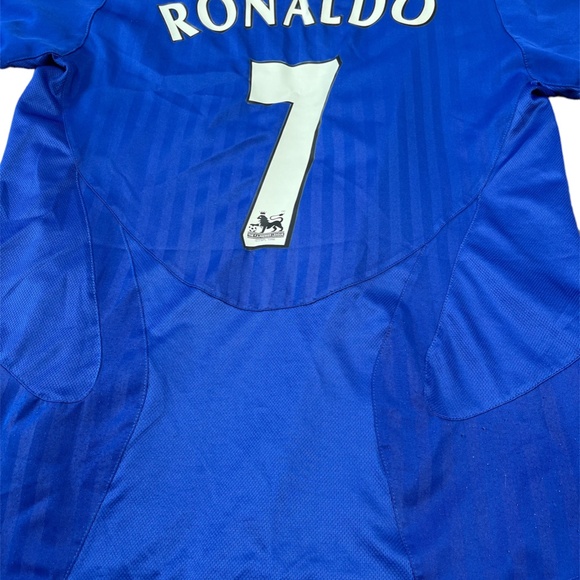 2004-2005 Ronaldo Manchester Jersey - Picture 2 of 2